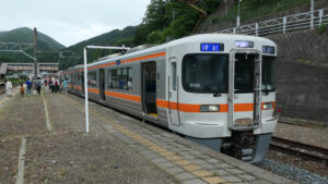 奈良井駅ナイスホリデー木曽路号